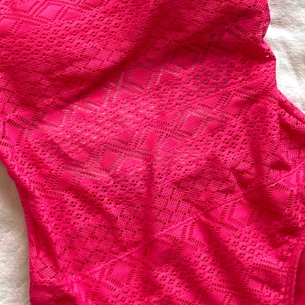 NWT Kenneth Cole Reaction Cutout One-Piece - Picture 6 of 6